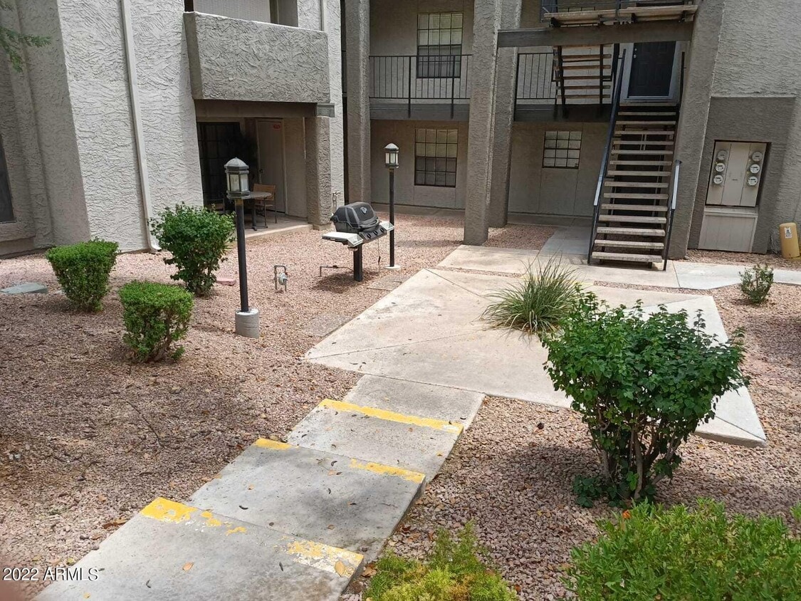 Primary Photo - 8020 E Thomas Rd