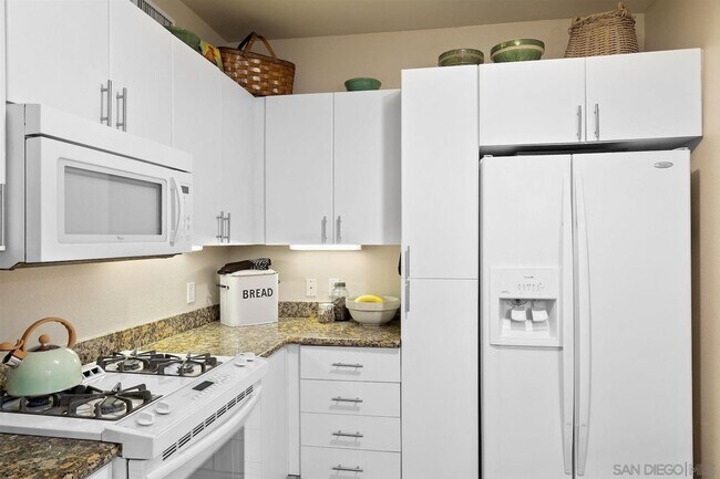 Foto del edificio - Stylish 3-Bedroom Ground Floor Unit in the...