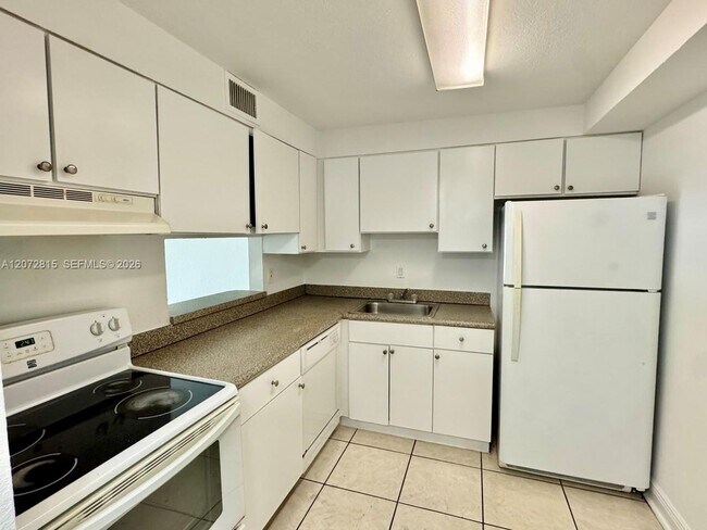 Foto del edificio - 4800 NW 79th Ave