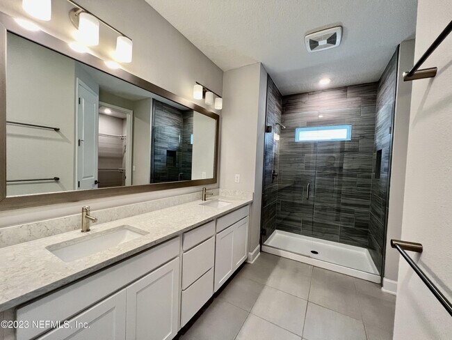 Foto del edificio - 7324 Beach Haven Pl