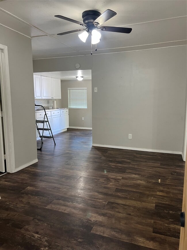 Building Photo - 810 S Brownell St