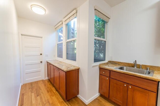 Building Photo - 2 bedroom in San Francisco CA 94107