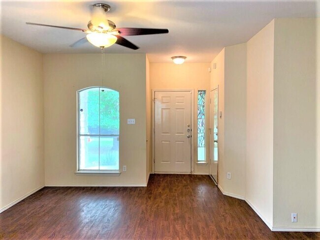 Foto del edificio - 2693 Bradley Ln