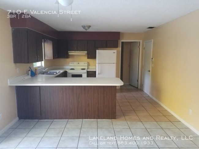 Building Photo - 3 bedroom in Lakeland FL 33805