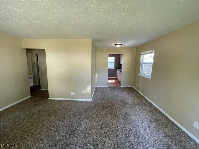 Building Photo - 26870 Farringdon Ave