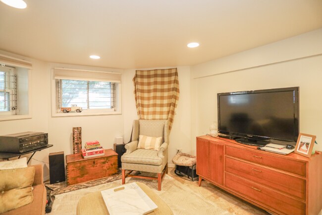 Foto del edificio - 3919 N Southport Ave