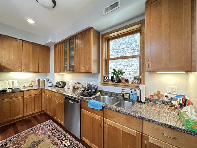 Foto del edificio - 1437 W Olive Ave