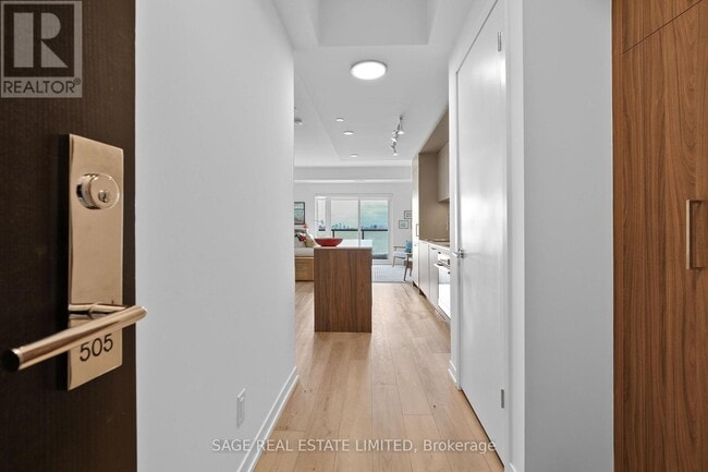 Photo du bâtiment - 863 St Clair Ave W