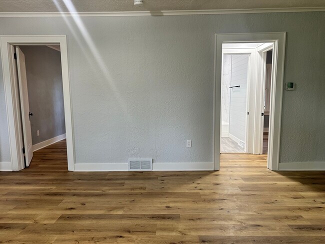 Building Photo - Three Bedroom Three Bath