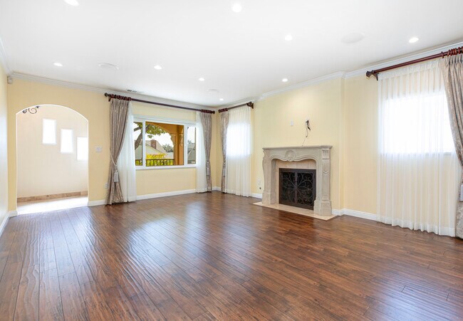 Foto del edificio - 1349 Winchester Ave