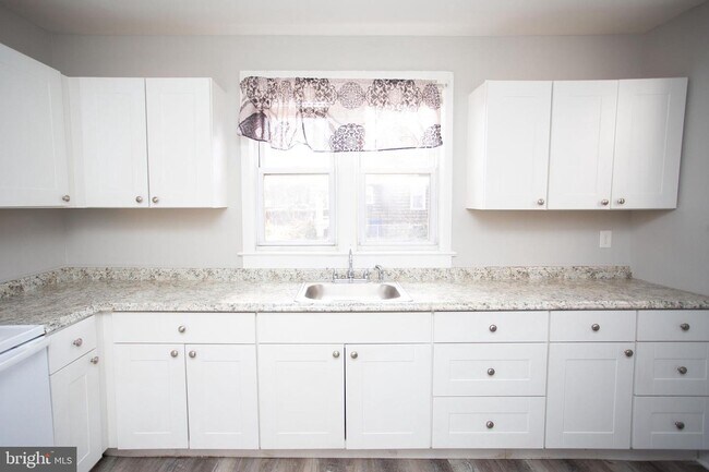 Building Photo - 402 Cinnaminson Ave