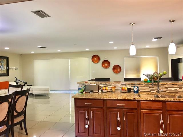 Foto del edificio - 7121 SW 92nd St