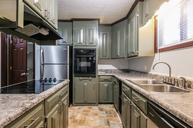 Building Photo - Delightful 3-Bedroom Home