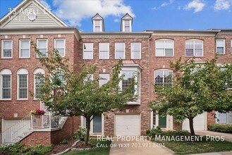 Building Photo - 33 Arell Ct