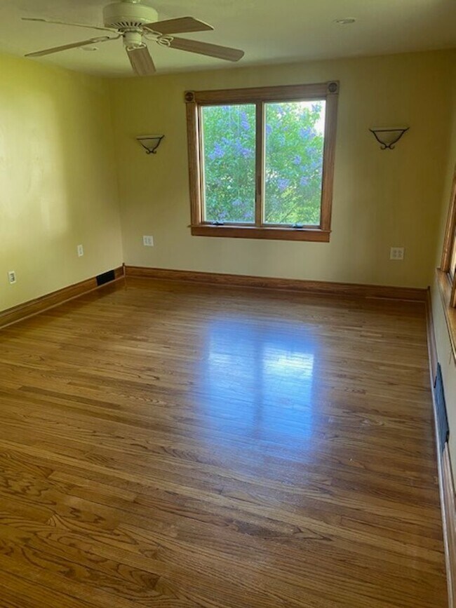 Foto del edificio - 124 Maxwell Ave