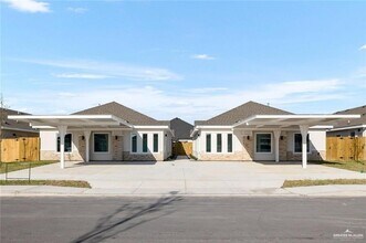 Building Photo - 1025 N Woodson Ave