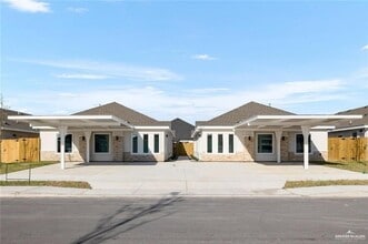 Building Photo - 1025 N Woodson Ave