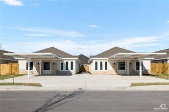 Building Photo - 1025 N Woodson Ave