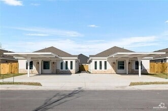 Building Photo - 1025 N Woodson Ave