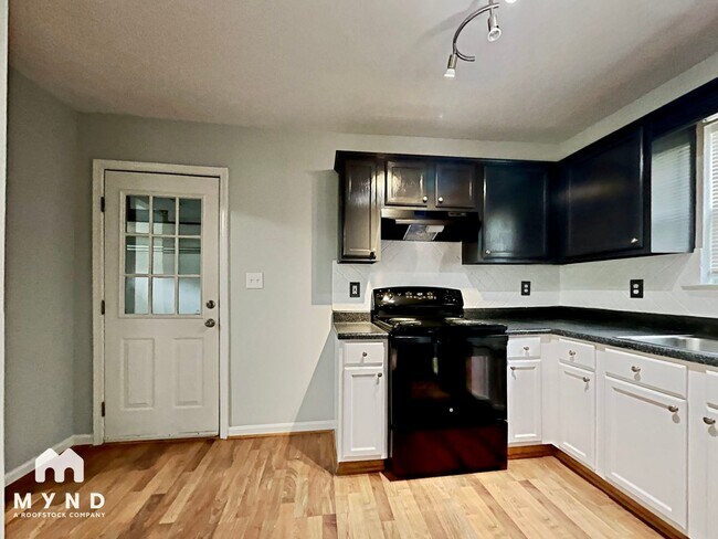 Building Photo - 2012 King Arthur Cir