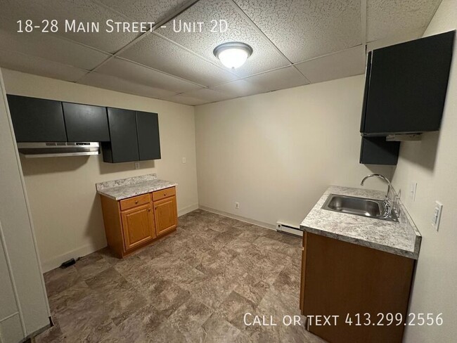 Building Photo - Studio Apartment in the Heart Of South Hadley