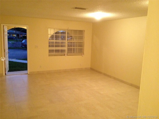 Building Photo - 4065 SW 51st St