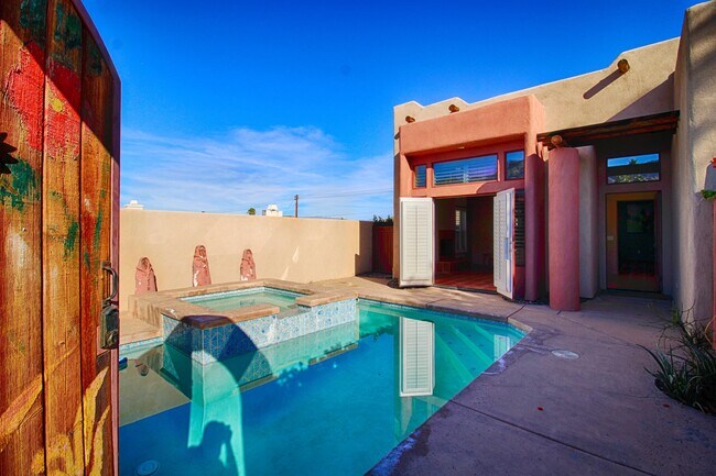 Foto del edificio - 53880 Eisenhower Dr