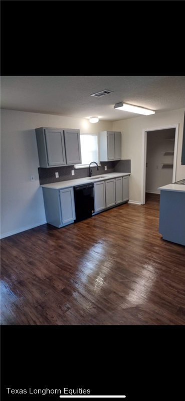 Foto del edificio - 302 Sheila Dr