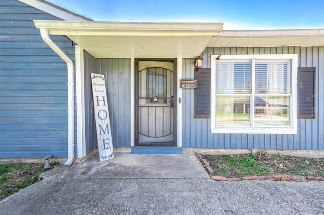 Foto del edificio - 3910 Luca St