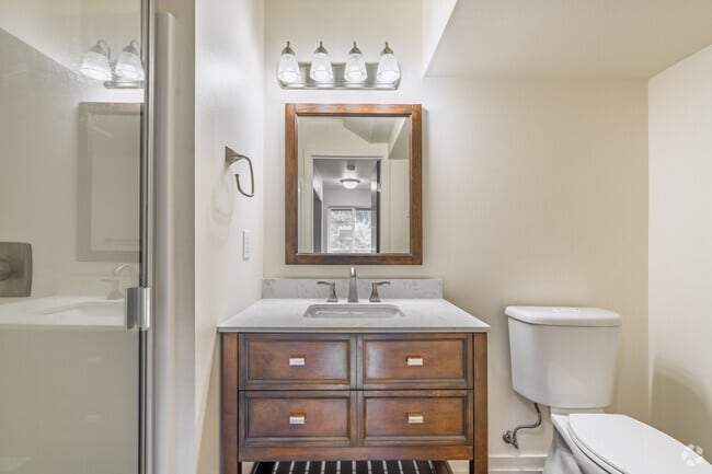4BR, 3BA - 1,481SF - Bathroom - 821 Blueberry Ln