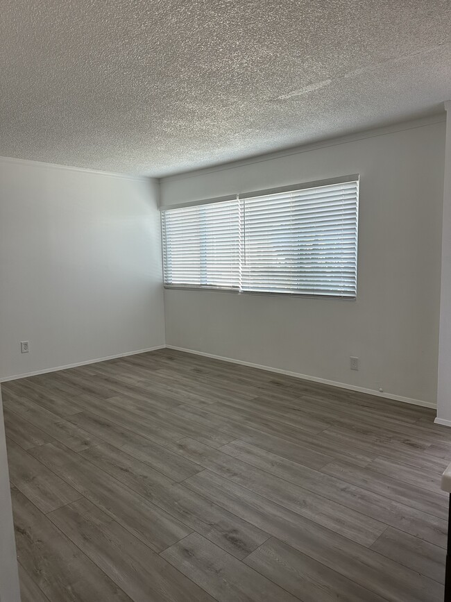 Building Photo - 9548 Cortada St