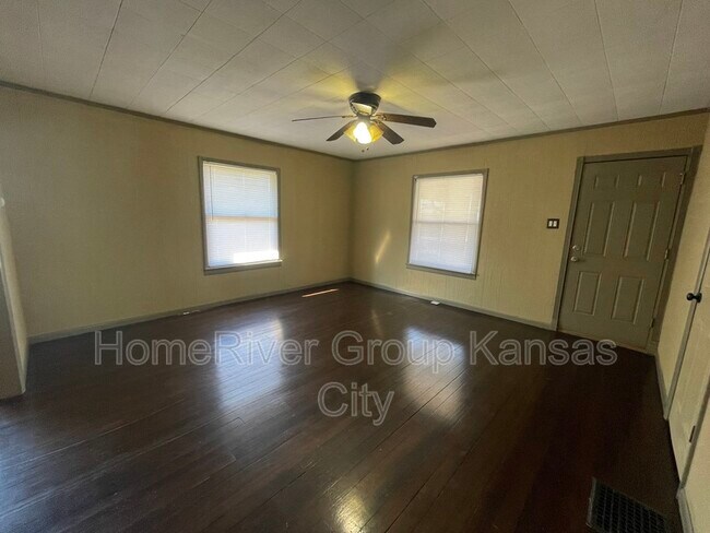 Building Photo - 12907 Grandview Rd