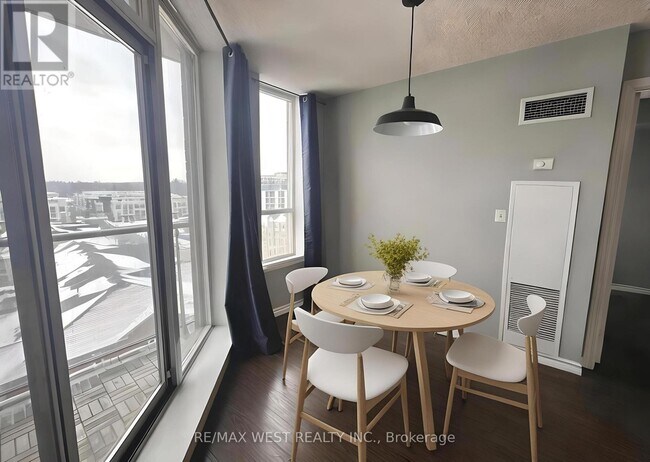 Photo du bâtiment - 1150 Parkwest Pl