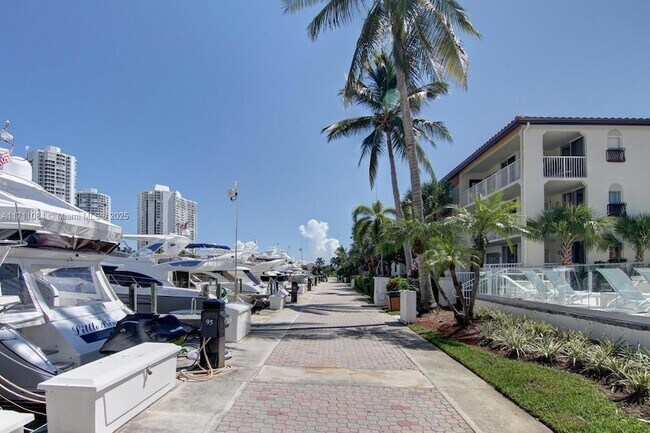 Foto del edificio - 3605 NE 207th St