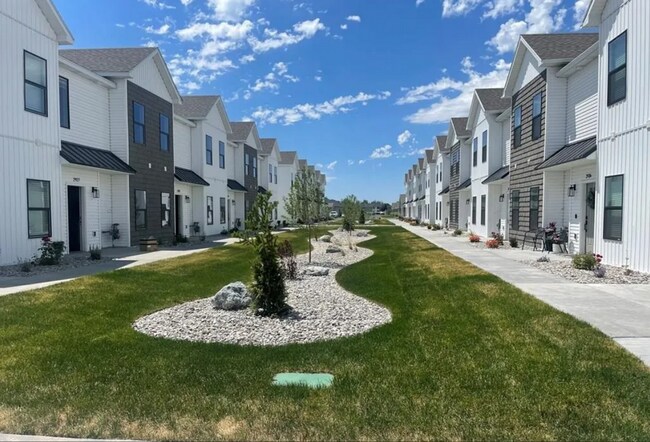 Building Photo - 3 bed, 2.5 bath Townhome in Ammon!!