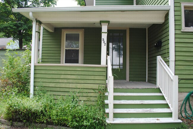 Foto del edificio - 1 br, 1 bath Duplex - 502 Locust St