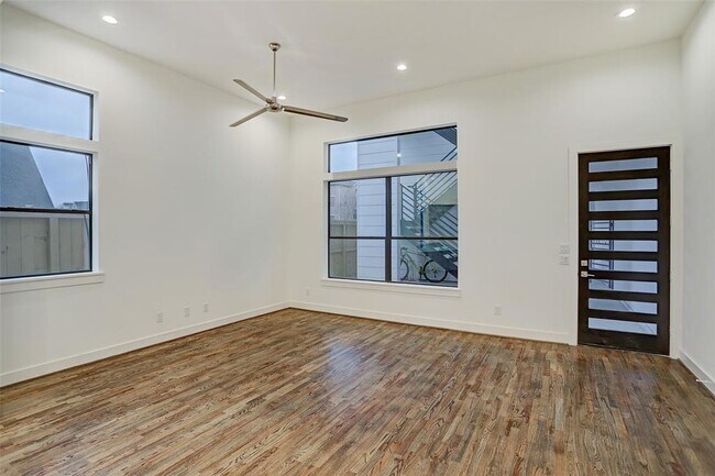 Foto del edificio - 732 W 22nd St