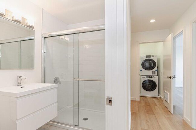 Building Photo - 2 bedroom in San Francisco CA 94118