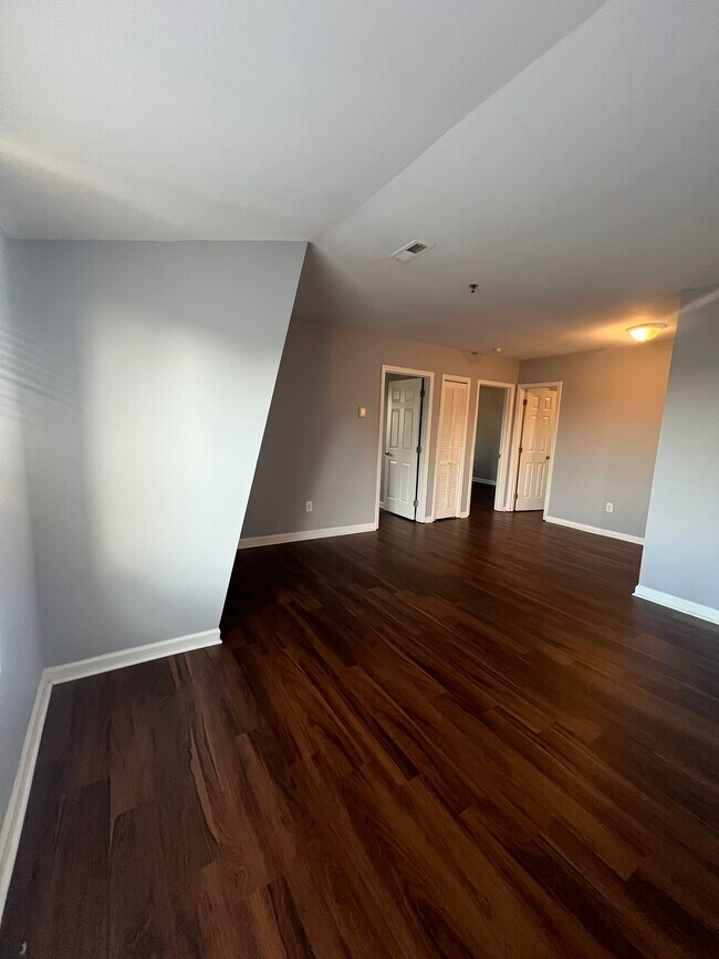 Foto del edificio - 517 W Market St