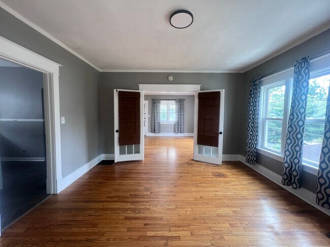 Foto del edificio - 317 Pine Ave NW