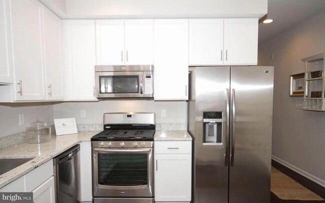 Building Photo - 1718 Marshall St