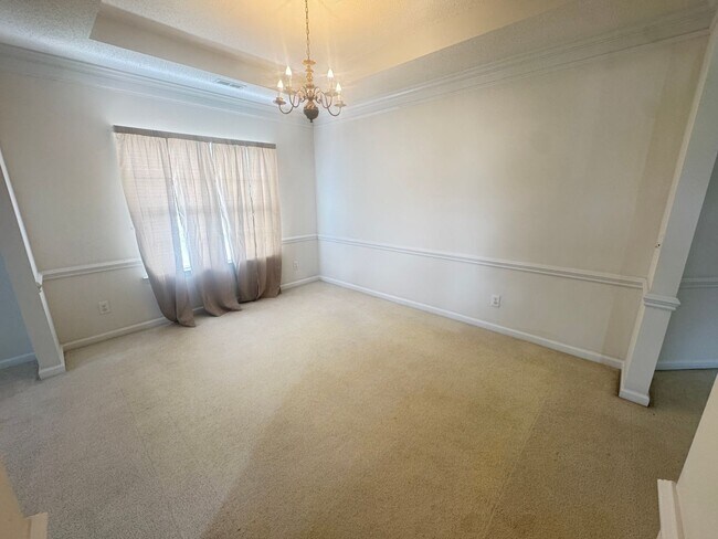 Building Photo - 4bd/2ba House newer neighborhood in betwee...