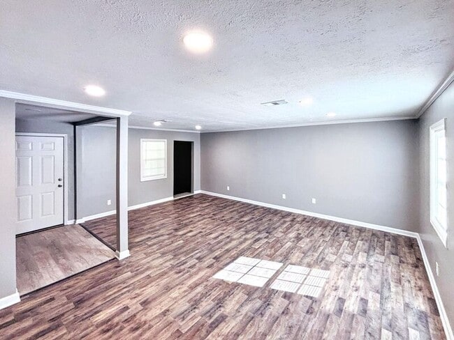 Building Photo - 2261 Paden St