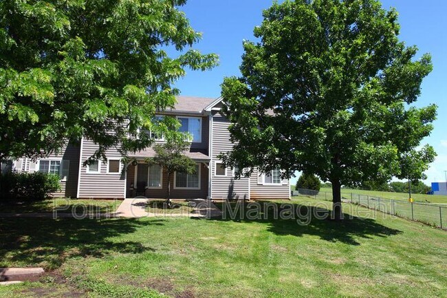 Foto del edificio - 421 W Bryant Rd