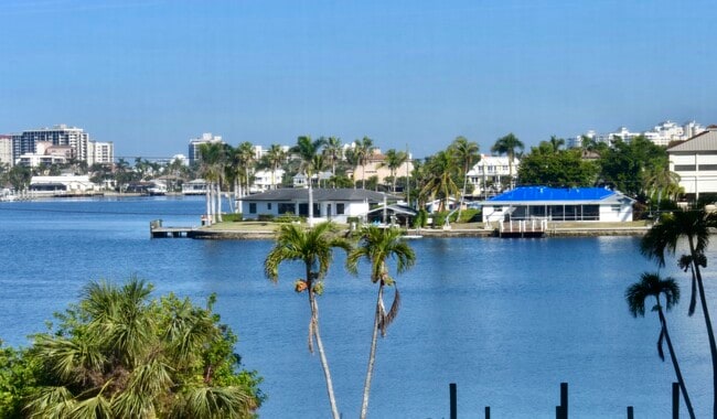 Building Photo - 260 Southbay Dr