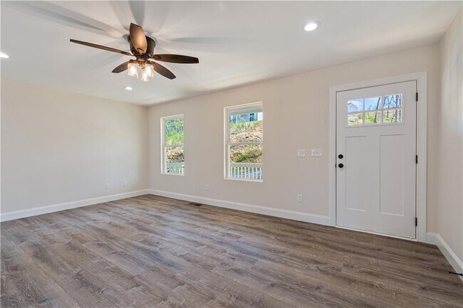 Foto del edificio - 280 Grand Oak Ln