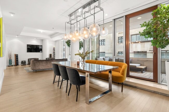 Building Photo - 1280 Rue Sherbrooke O