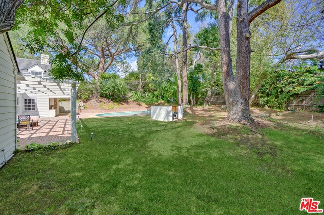 Building Photo - 926 N Alpine Dr