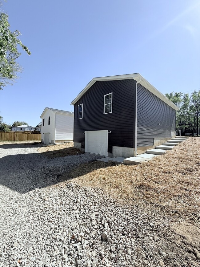 Building Photo - 531 E Vine St