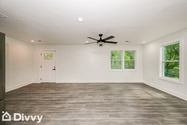 Foto del edificio - 524 Emily Pl NW